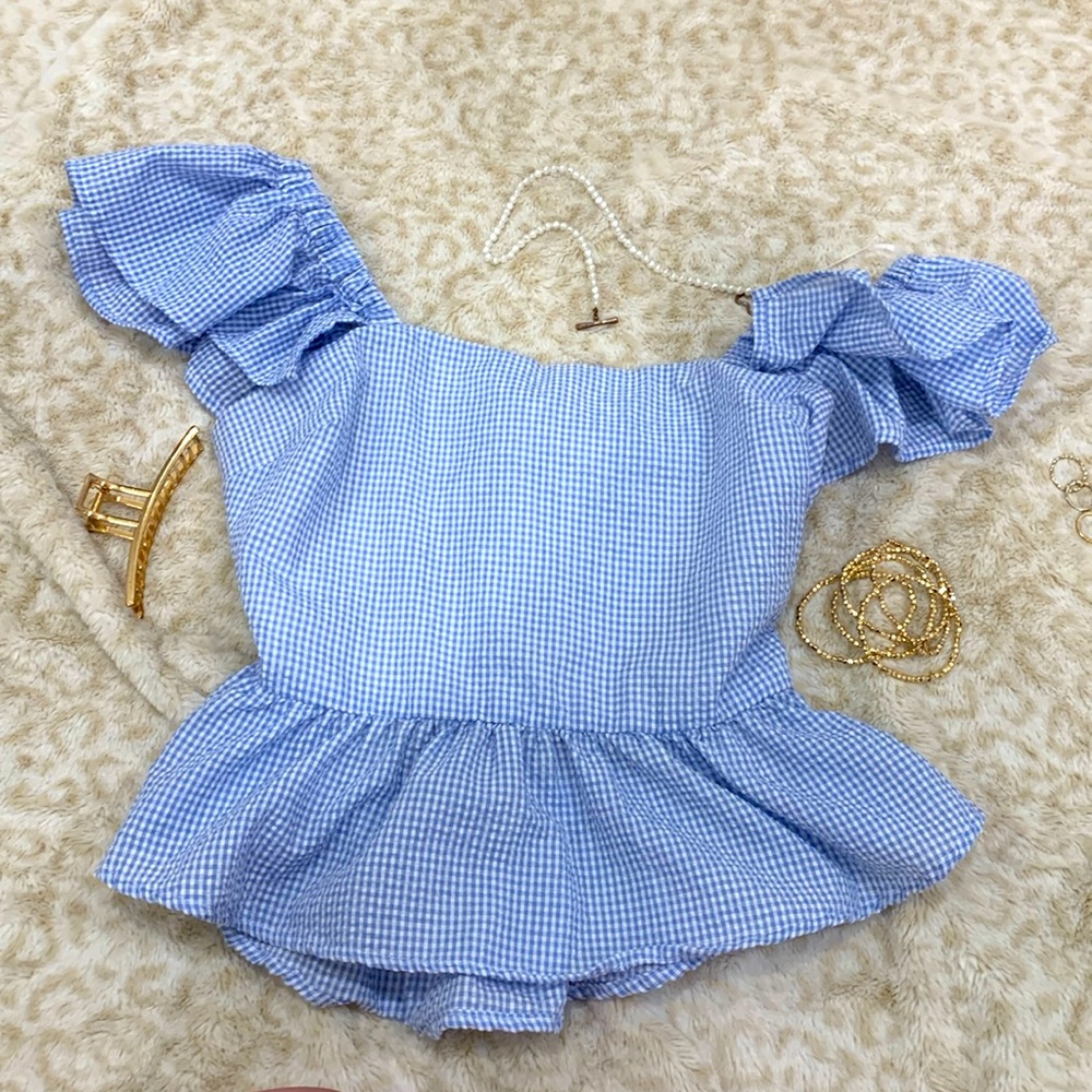 Blue cropped open back cute top!